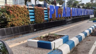 PT Air Minum Intan Banjar melakukan perbaikan pompa Intake Astambul. (Foto: katajari.com)