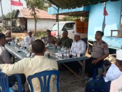 Silaturahmi Kapolsek Beruntung Baru dan Penyaluran Air Bersih di Desa Pindahan Baru