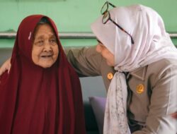 Wali Kota Banjarbaru Menunjukkan  Kepedulian Lansia